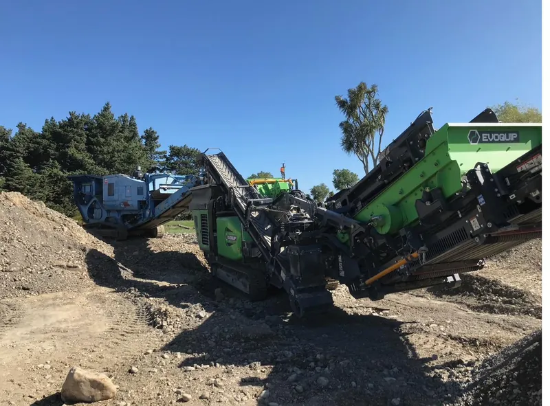 Crushing and screening plant at work