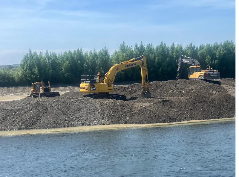 Machines working in the river